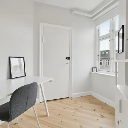 Bright With Balcony Close To Center Apartment Kopenhagen