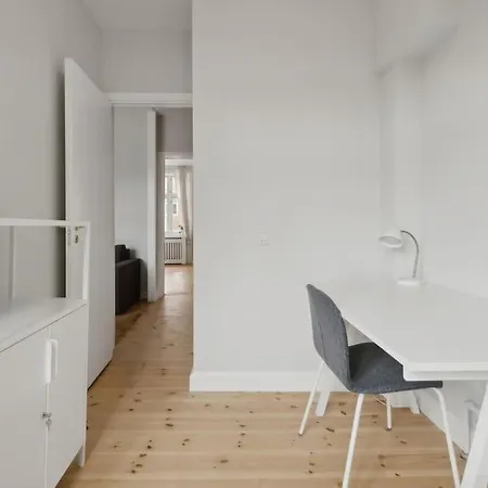 Bright With Balcony Close To Center Kopenhagen