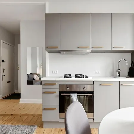 Apartment Bright With Balcony Close To Center *