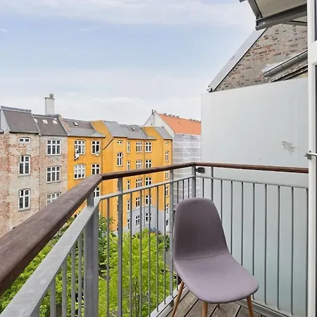 Apartment Bright With Balcony Close To Center *