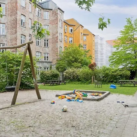 Bright With Balcony Close To Center * Kopenhaga